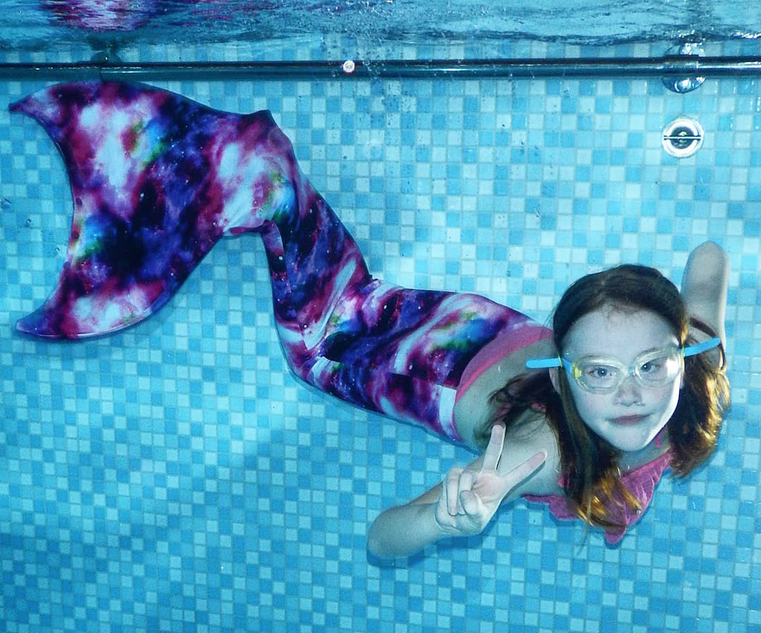 Mermaid swimming experience